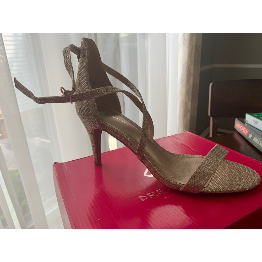 🤩BRAND NEW🤩9.5 Strappy Heel💕